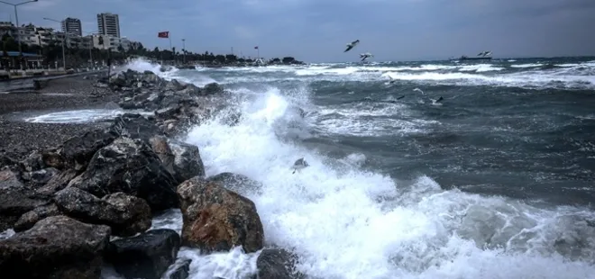 Hatay'da eğitime şiddetli rüzgar engeli