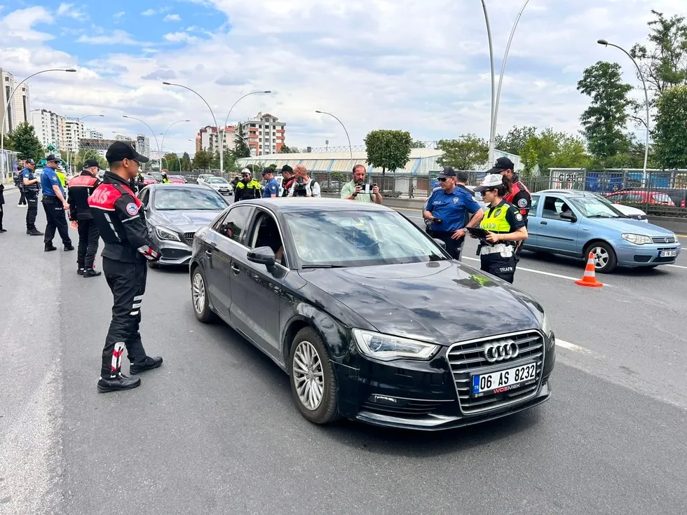 1783322240182.jpg Ankara'da zirve öncesi güvenlik en üst seviyeye çıkarıldı, şehir adeta abluka altına alındı. (AA)