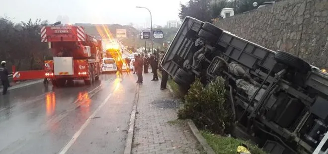 Çevik kuvvet otobüsü devrildi: 5 yaralı