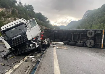 Mersin'de zincirleme kaza: 2 yaralı