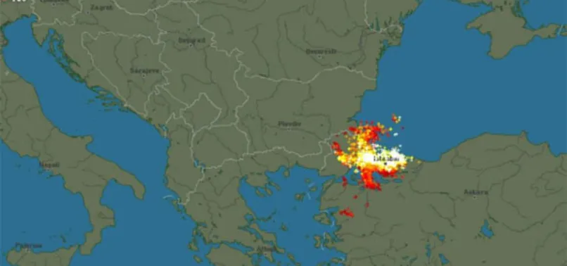 İstanbul'da 2 saatte 6 bin 726 şimşek çaktı!