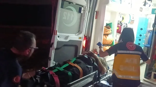 1694045924901.jpg Yolun karşısına geçerken halk otobüsü çarptı! Olay yerine ekipler sevk edildi - 3