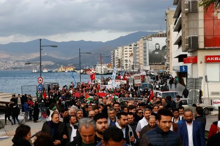 İzmir’de Özgür Kudüs Yürüyüşü düzenlendi