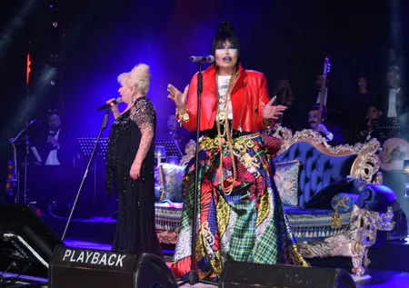 Bülent Ersoy’un makyajı Muazzez Abacı’yı gerdi