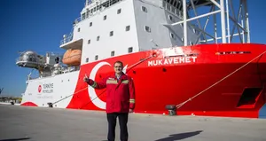 Deniz tabanındaki işlemler ona emanet