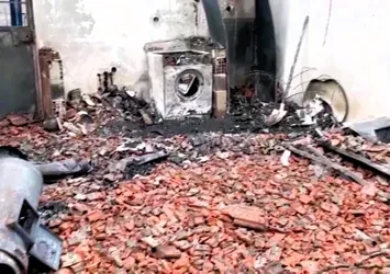 Denizli'de korkunç olay! Küle dönen evin enkazında ceset bulundu