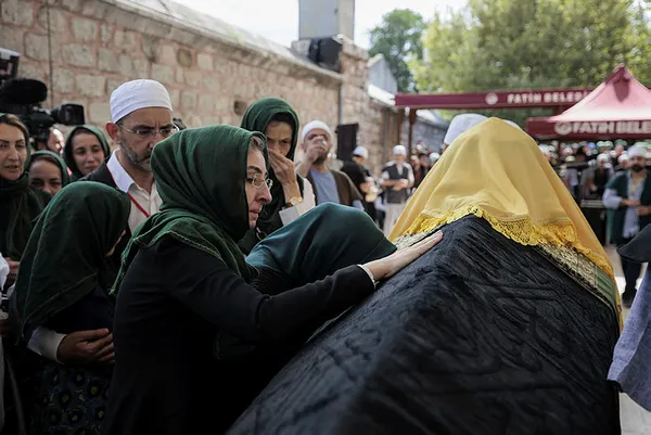 Son dakika: Ömer Tuğrul İnançer’e son veda! Cenazesi omuzlarda taşındı