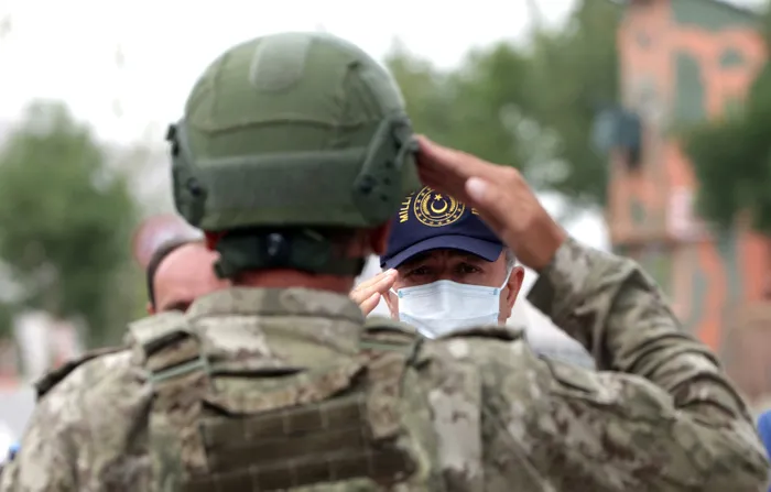 Son dakika: Milli Savunma Bakanı Hulusi Akar’dan bilgi alan Başkan Erdoğan hudut birliklerine seslendi: Yalan terörü Türkiye’de estiriliyor