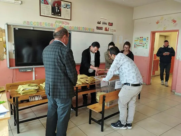 1684110133221.jpg Deprem bölgesinde oy oranları! Başkan Erdoğan ve AK Parti'den büyük fark... Hangi ilden hangi partiye kaç vekil çıktı? - 7