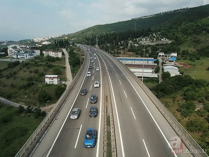 Bayramın ikinci günü yola çıkanlar TEM’i kilitledi: 10 kilometrelik araç kuyruğu