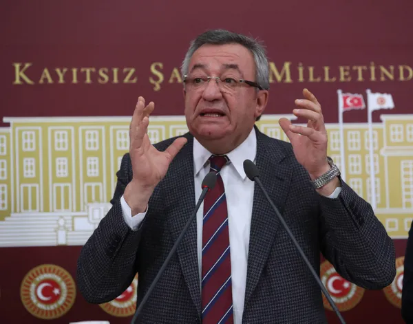hdpnin-cumhuriyeti-hedef-alan-sozleri-chpyi-kizdirdi-nankorler-1667488767716.jpg HDP'nin 'Cumhuriyet'i hedef alan sözleri CHP'yi kızdırdı: Nankörler - 2