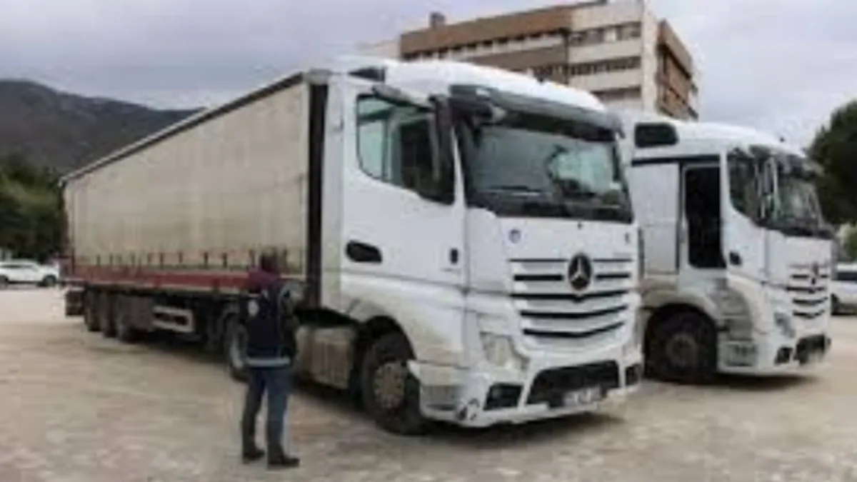 Amasya’da 5 kaçak göçmen yakalanan 2 TIR'ın sürücüleri tutuklandı