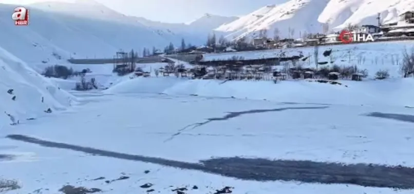 Hakkari'de Dilimli Barajı buzla kaplandı