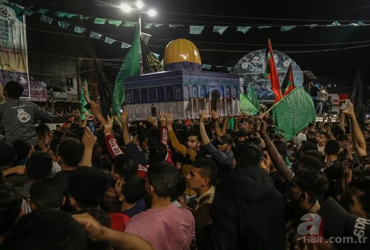 Filistinliler ateşkesi kutlamak için Mescid-i Aksa’ya akın etti