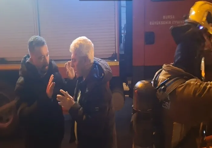 bursada-7-katli-otelde-yangin-musteriler-mahsur-kaldi-5-kisi-hastaneye-kaldirildi-1768178265753.jpg Foto: DHA