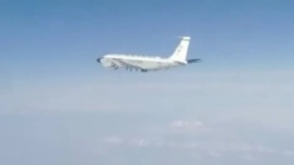 Rus savaş uçağından Pasifik Okyanusu’nda ABD keşif uçağına engelleme