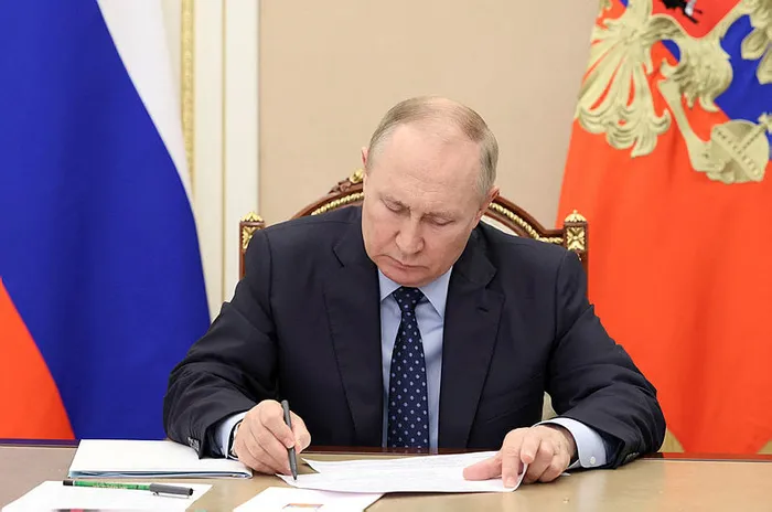 putine-yeni-yardimci-1657645553751.jpg Putin'e yeni "yardımcı" - 1
