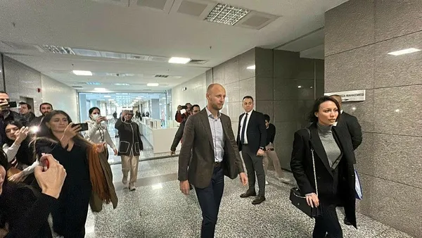 kamuoyunda-yuksek-karli-gizli-fon-adiyla-bilinen-dolandiricilik-davasinda-yeni-bilirkisi-raporu-1706021810962.jpeg Seçil Erzan davasında flaş gelişme! Dava dosyasına yeni bilirkişi raporu: İşte Arda Turan ile Erzan'ın mesaj kayıtları... - 5