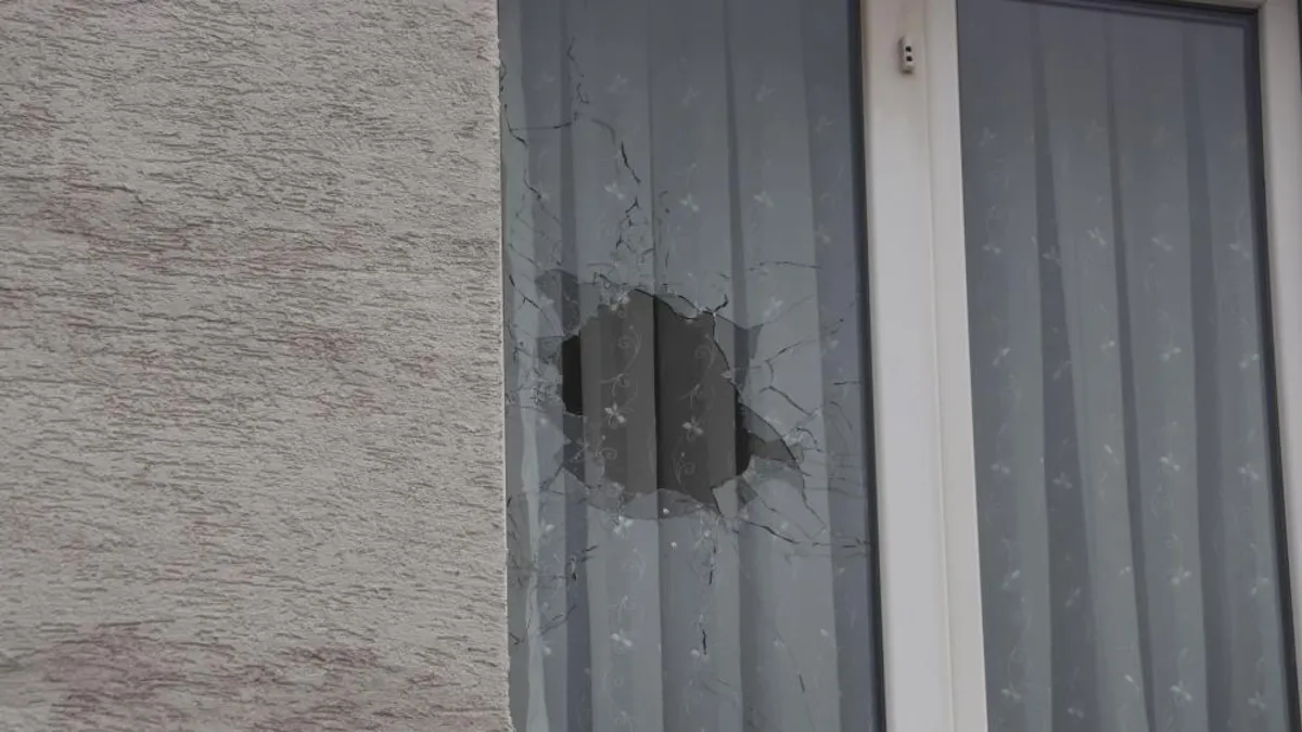 Eskişehir’de eşinin yaşadığı daireye tüfekle 2 el ateş edip kaçtı