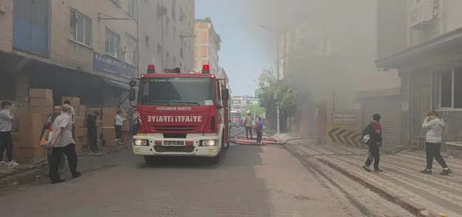 Sultangazi'de depo yangını! Alevlerin sardığı 2 iş yerini kullanılamaz halde