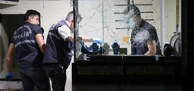 Bursa’da hırsızlar kuyumcuya camı satırla kırıp girdi