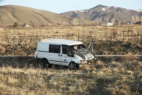 Son dakika: Bitlis'te minibüs takla attı: 4 ölü, 25 yaralı - 1