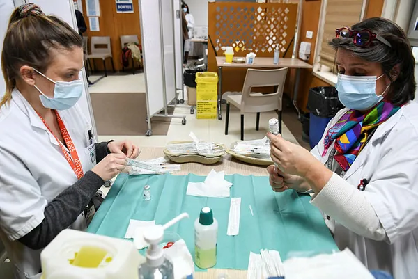 Fransa Bilim Kurulundan flaş Kovid-19 aşısı önerisi! "Tek doz yeterli" - 1