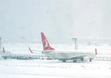 Atatürk Havalimanı'nda uçuşlar durduruldu
