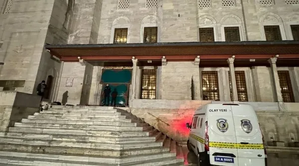 MHP lideri Devlet Bahçeli’den Fatih Camii İmamı Galip Usta için geçmiş olsun paylaşımı