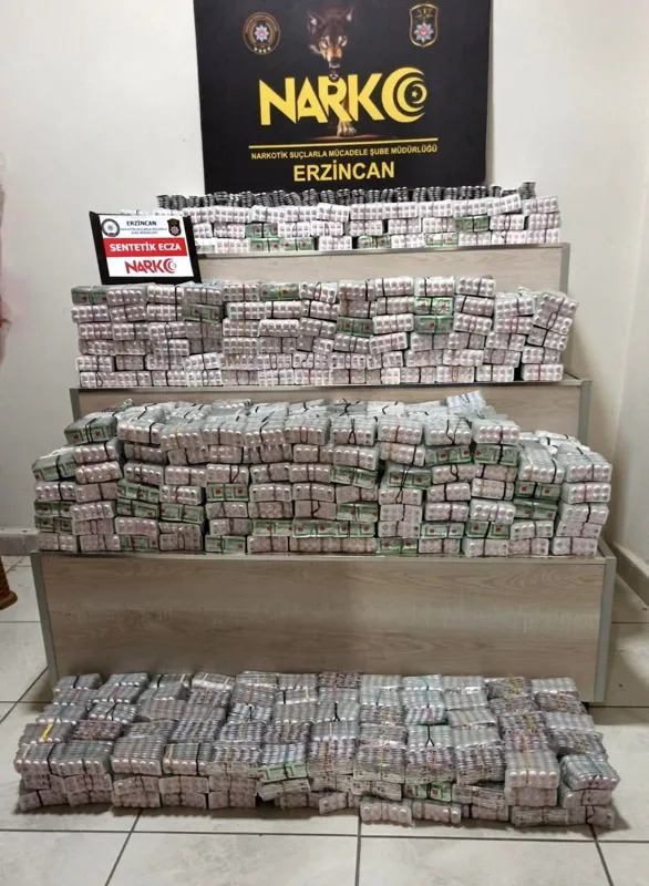 zehir-tacirlerine-gecit-yok-erzincanda-124-bin-sentetik-hap-ele-gecirildi-1606762393433.jpg