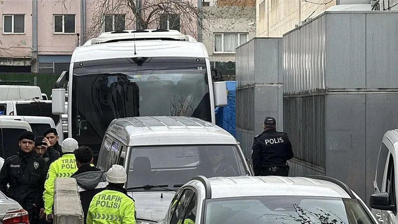 yolsuzlukta-hesap-vakti-bursa-buyuksehir-belediye-baskani-bozbey-ve-56-kisi-adliyede-1775236222252.jpeg (Foto: AA)