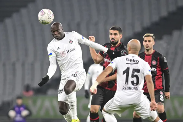 fatih-karagumruk-besiktas-canli-anlatim-fatih-karagumruk-besiktas-maci-saat-kacta-1675190738693.jpg Beşiktaş avantajı koruyamadı: İstanbul'da puanlar paylaşıldı - 3
