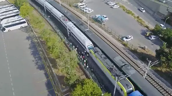 tuzlada-2-tren-burun-buruna-geldi-faciadan-son-anda-kurtuldular-1631084054786.jpg Tuzla’da 2 tren burun buruna geldi! Faciadan son anda kurtuldular - 2