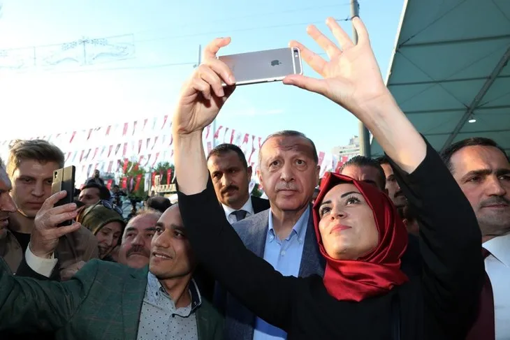 Başkan Erdoğan İstiklal Caddesi’nde yürüdü