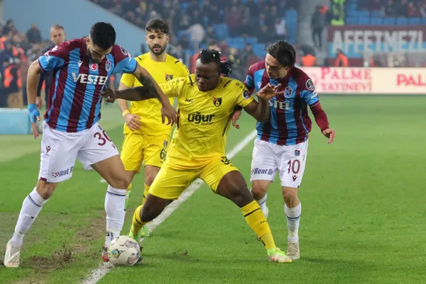 firtina-4-koldan-esti-istanbulspora-trabzonda-farkli-tarife-1674411311643.jpg Fırtına "4" koldan esti! İstanbulspor'a Trabzon'da farklı tarife - 4