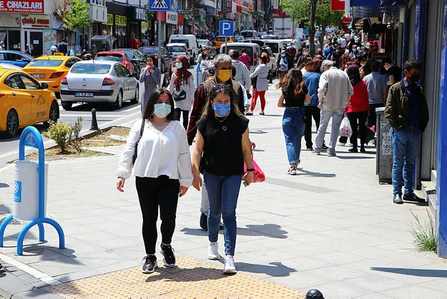 Bilim Kurulu üyesi Prof. Dr. Yeşim Taşova: Hastaneye yatışların önemli kısmı 50 yaş altı - 2