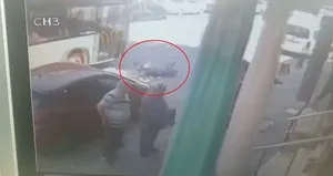 Bağcılar’da İETT otobüsünün kadına çarptı!