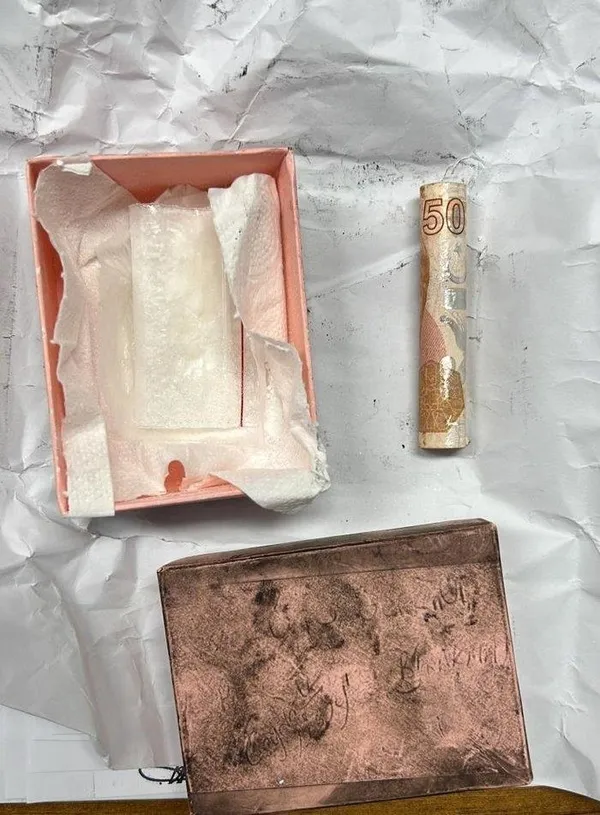 cicis-kardesler-olarak-bilinen-esra-ve-ceyda-ersoyun-evine-baskin-polisi-gorunce-pencereden-atti-1671708610937.jpeg “Ciciş Kardeşler" olarak bilinen Esra ve Ceyda Ersoy'un evine baskın! Polisi görünce pencereden attı - 2