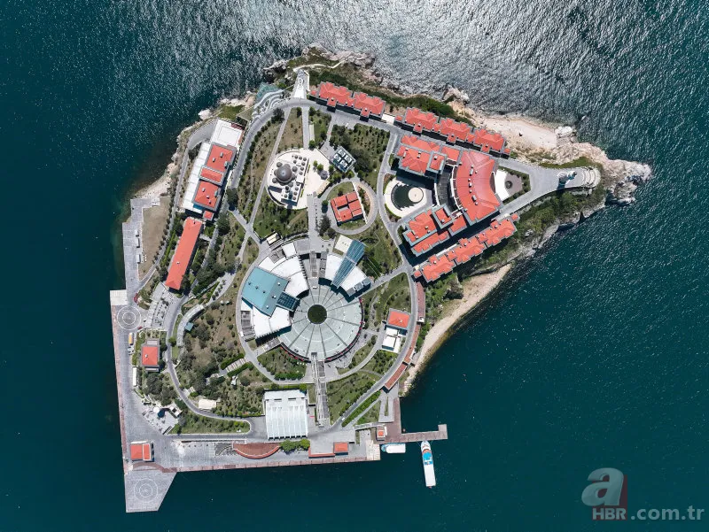 Adı "Yassı" namı "Yaslı" adaydı... Demokrasi ve Özgürlükler Adası olarak hafızalara ışık tutuyor 22