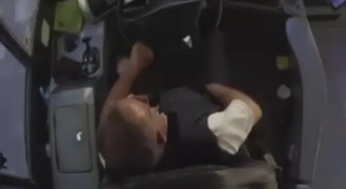 Beyoğlu’ndaki İETT kazasında skandal görüntü: Şoför önce ceplerini karıştırdı sonra ayağa kalktı