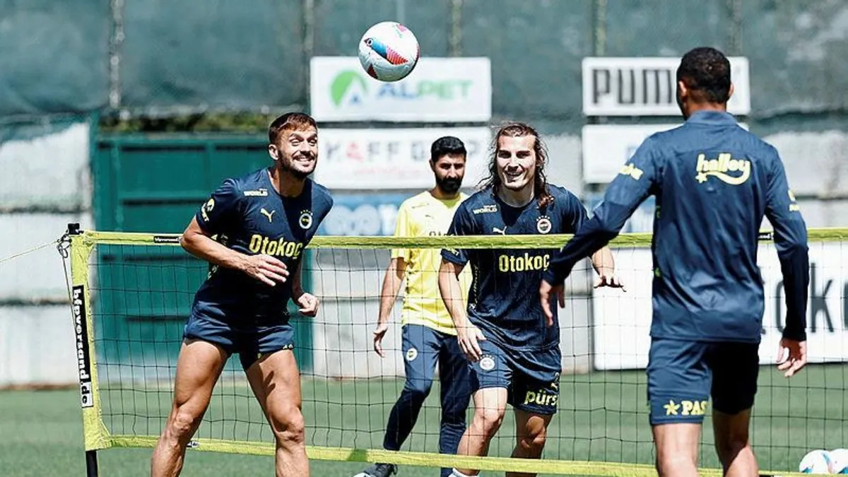 Fenerbahçe'nin Çaykur Rizespor maçı kamp kadrosu belli oldu! O isimler de kadroda