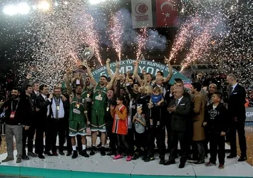 Banvit, Anadolu Efes'i devirdi