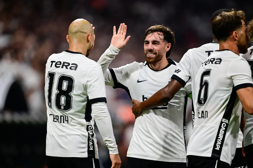 canli-besiktas-eyupspor-1786908331323.jpg Kartal perdeyi galibiyetle açtı! Maç sonucu: Beşiktaş 1-0 Eyüpspor - 6