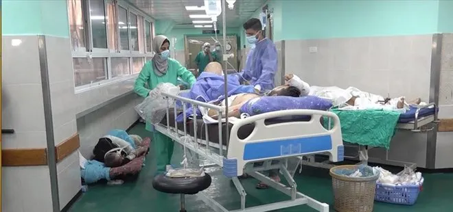 Gazze’de doktorlar kısıtlı imkanlarla yaralıları ameliyat etmeye çalışıyor