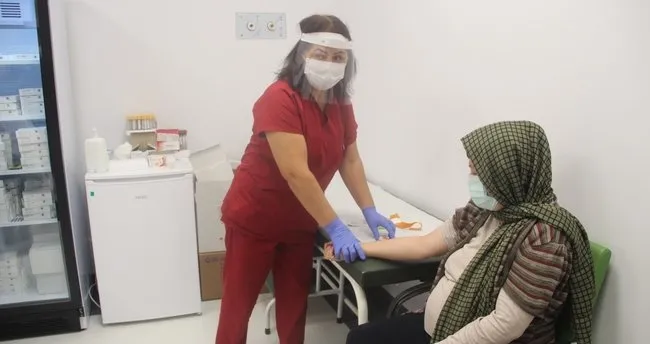 Bilim Kurulu Üyesi Prof. Özlü'den Çin aşısı açıklaması: Risk grubundaki vatandaşlar öncelik olacak - 1