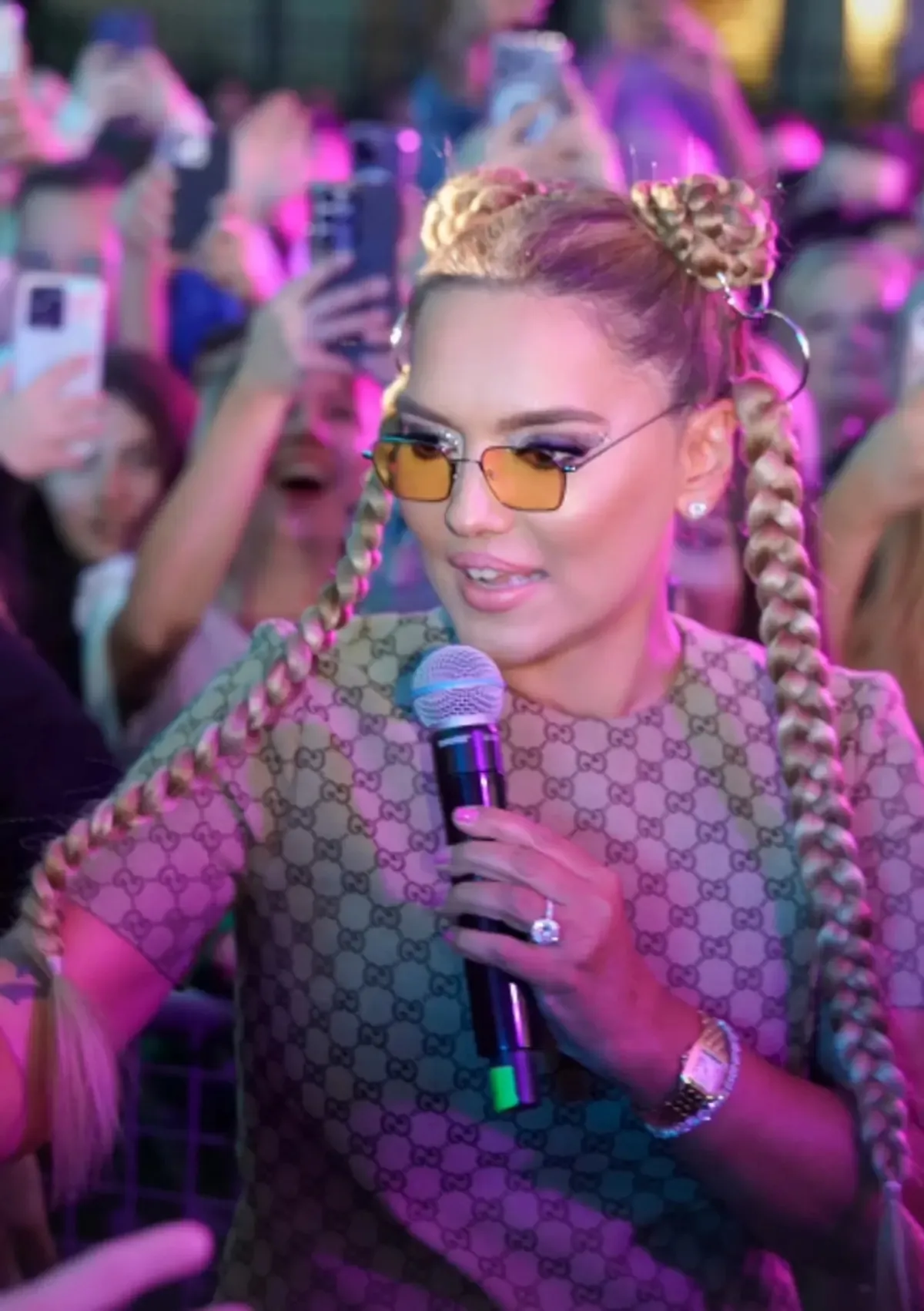 Demet Akalın’ın konserinde skandal anlar! Yaşananlara sert tepki