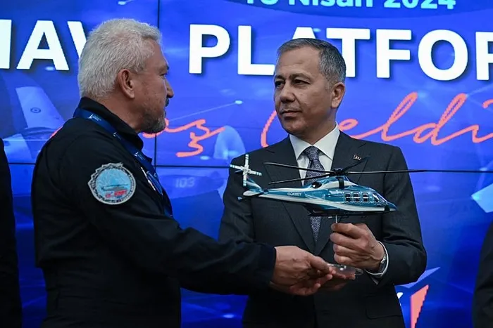 savunma-sanayii-baskani-gorgun-duyurdu-40-adet-daha-hurkus-b-tedarik-edecegiz-1713451541319.jpeg Savunma Sanayii Başkanı Görgün duyurdu! "40 adet daha HÜRKUŞ-B tedarik edeceğiz" - 5