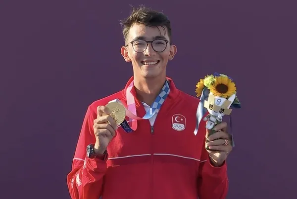 Mete Gazoz sevgilisi kimdir? Mete Gazoz sevgilisi Melike Ayvaz kim, ne iş yapıyor?