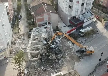 Gebze'de 4 kişiyi hayattan koparan binanın enkazı kaldırılıyor