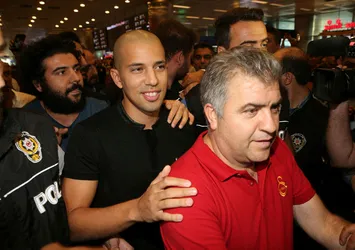 Galatasaray'ın yeni yıldızı Feghouli İstanbul'da